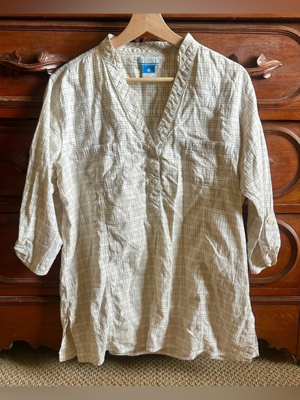 Columbia v neck 3/4 sleeve outdoor top